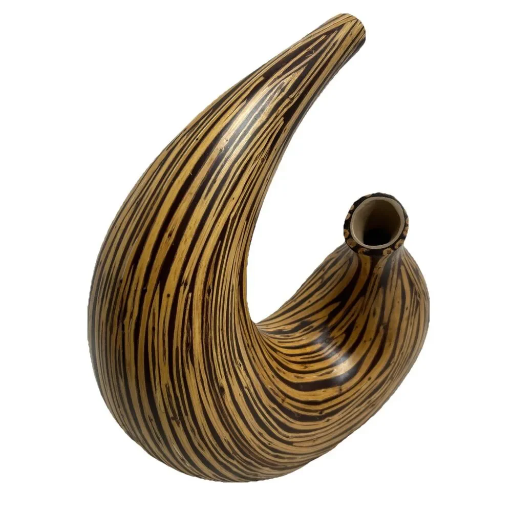 🔥🔥🔥Vintage Vase - Beautiful Design - VGC - Elegant Style - Lovely Centerpiece